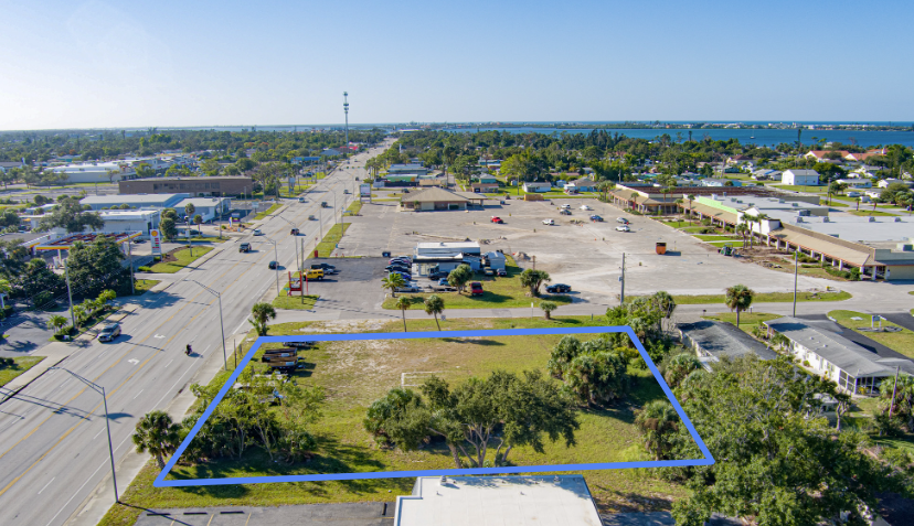 158 S Indiana Ave, Englewood, FL 34223