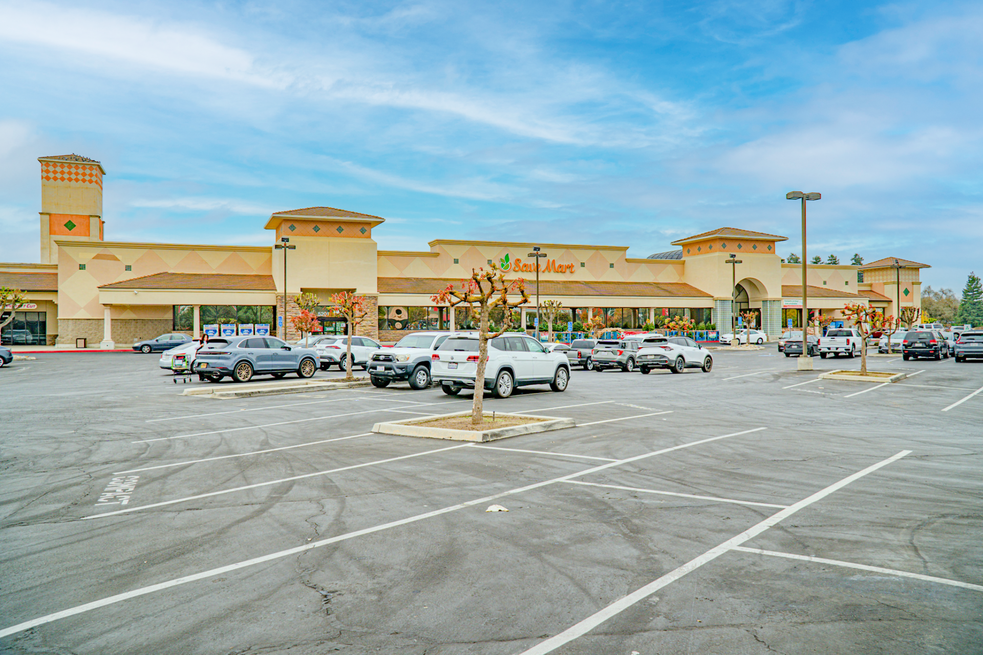 5151 Goshen Ave, Visalia, CA 93291-8620