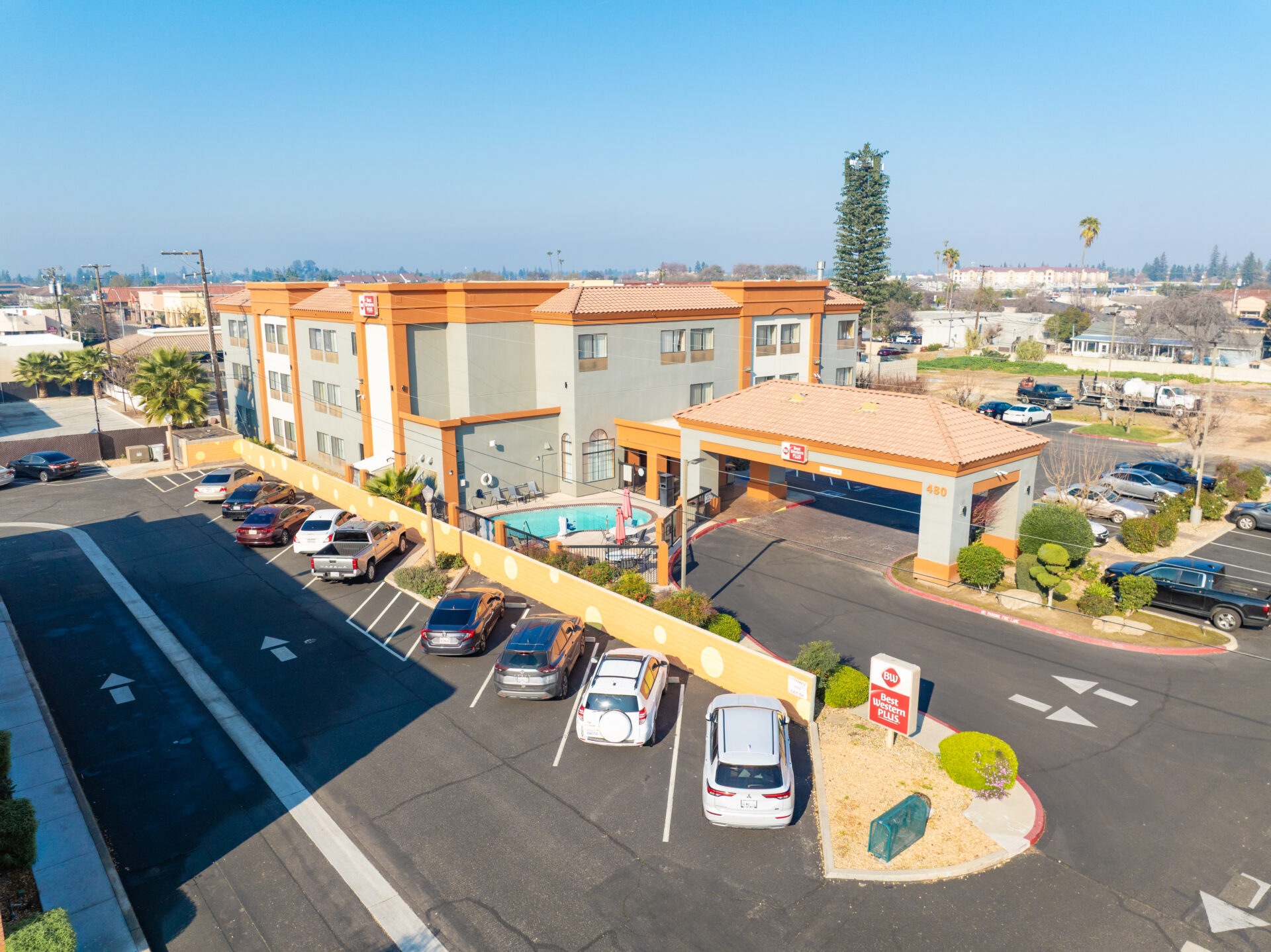 480 E Shaw Ave, Fresno, CA 93710