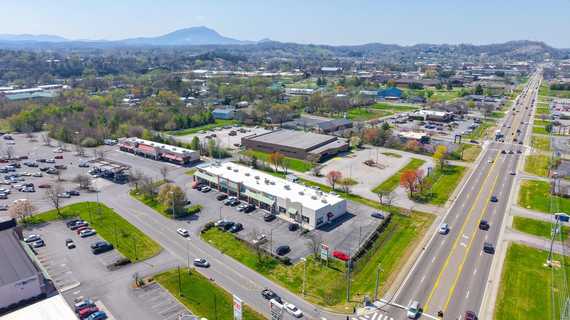 739 Dolly Parton Pkwy, Sevierville, TN 37862