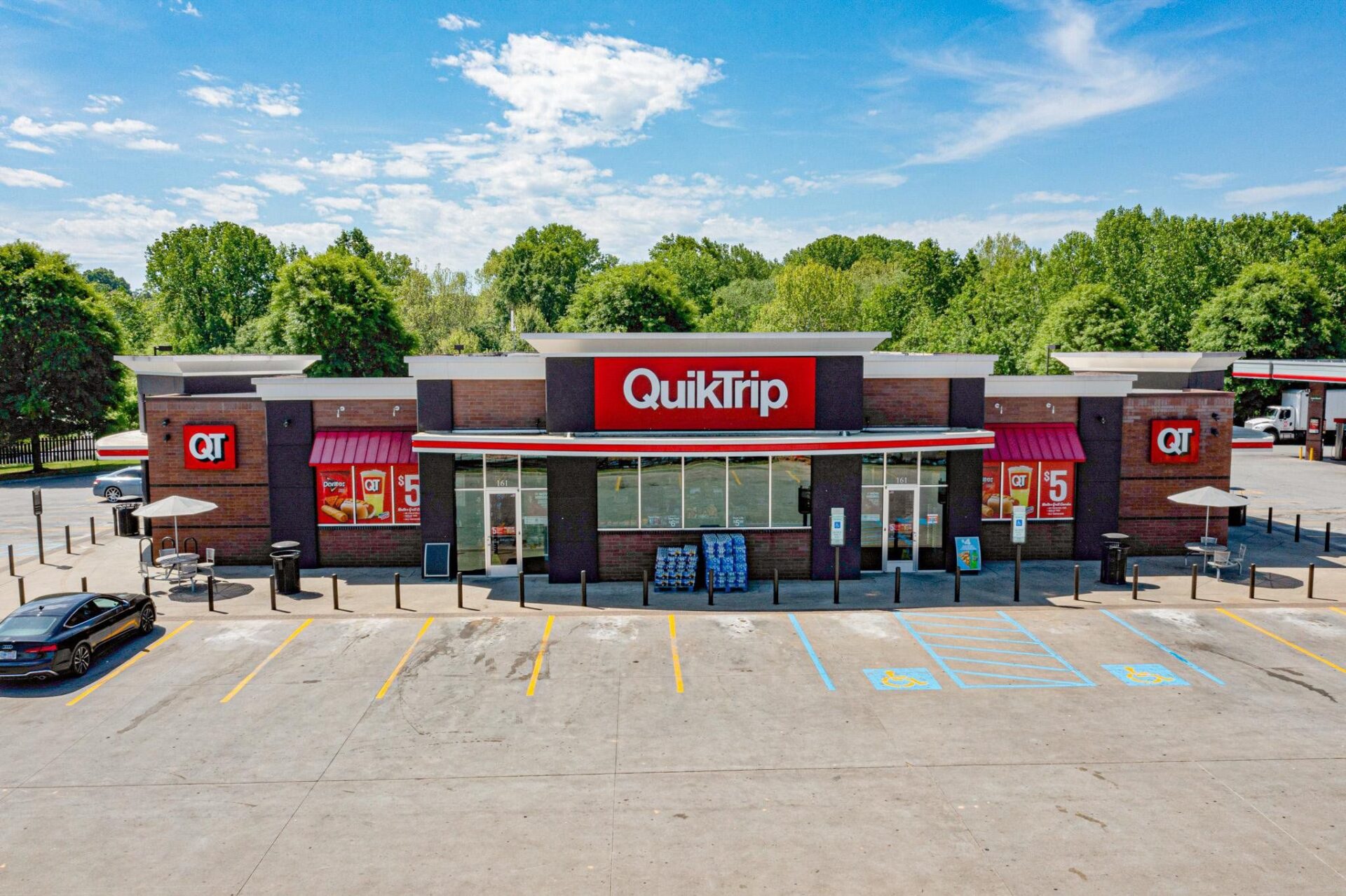 161 West Plaza Dr, Mooresville, NC 28117