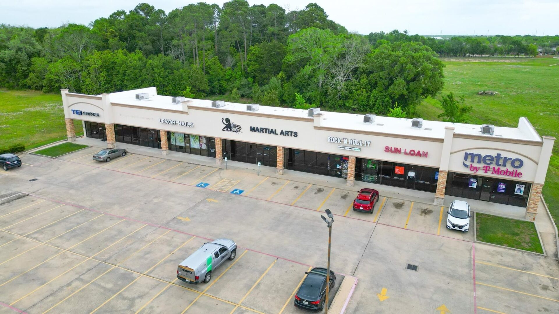 1101 Highway 6 E, Alvin, TX 77511