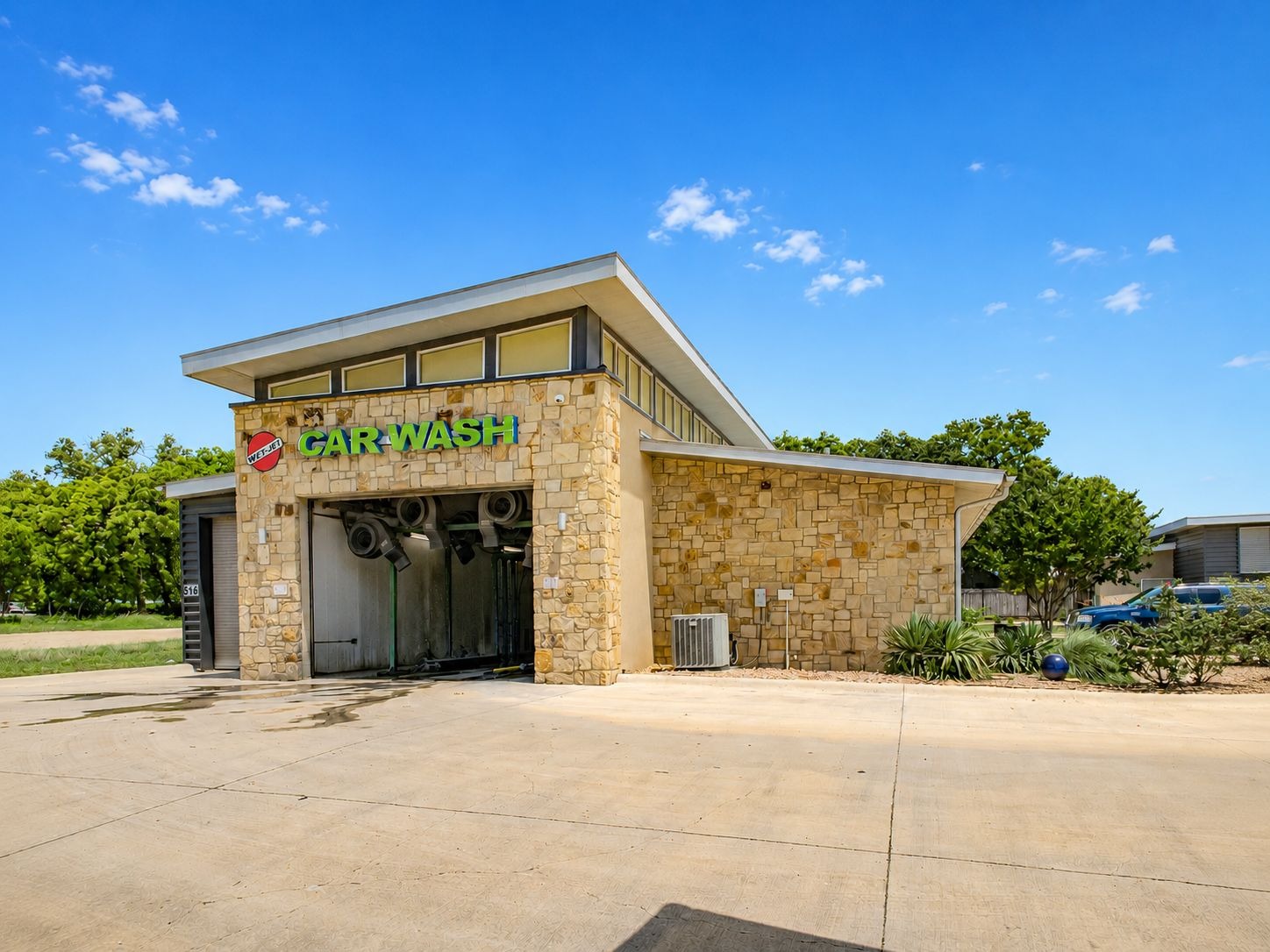 516 Friendship Ln, Fredericksburg, TX 78624