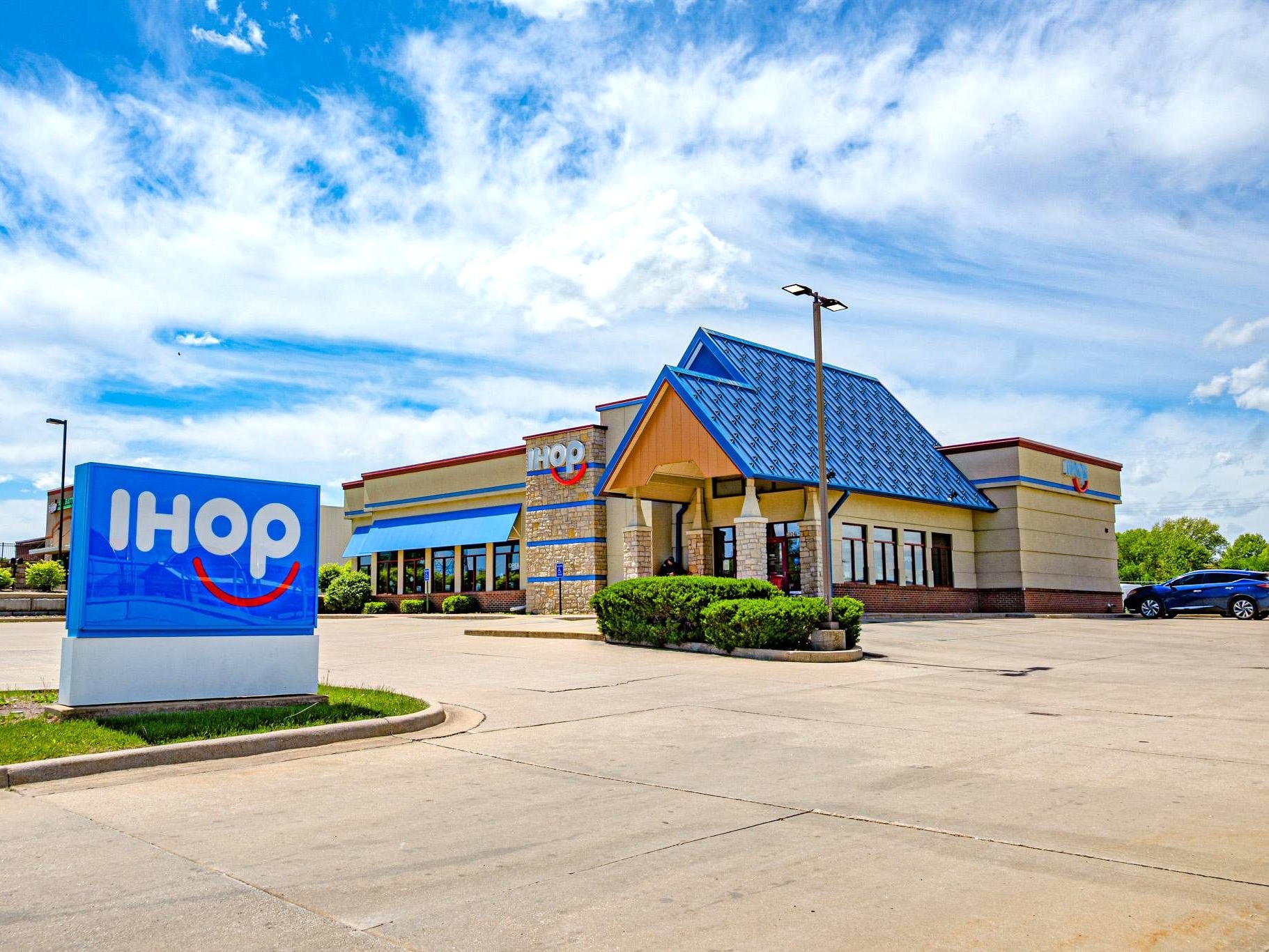 2248 N Webb Rd, Grand Island, NE 68803