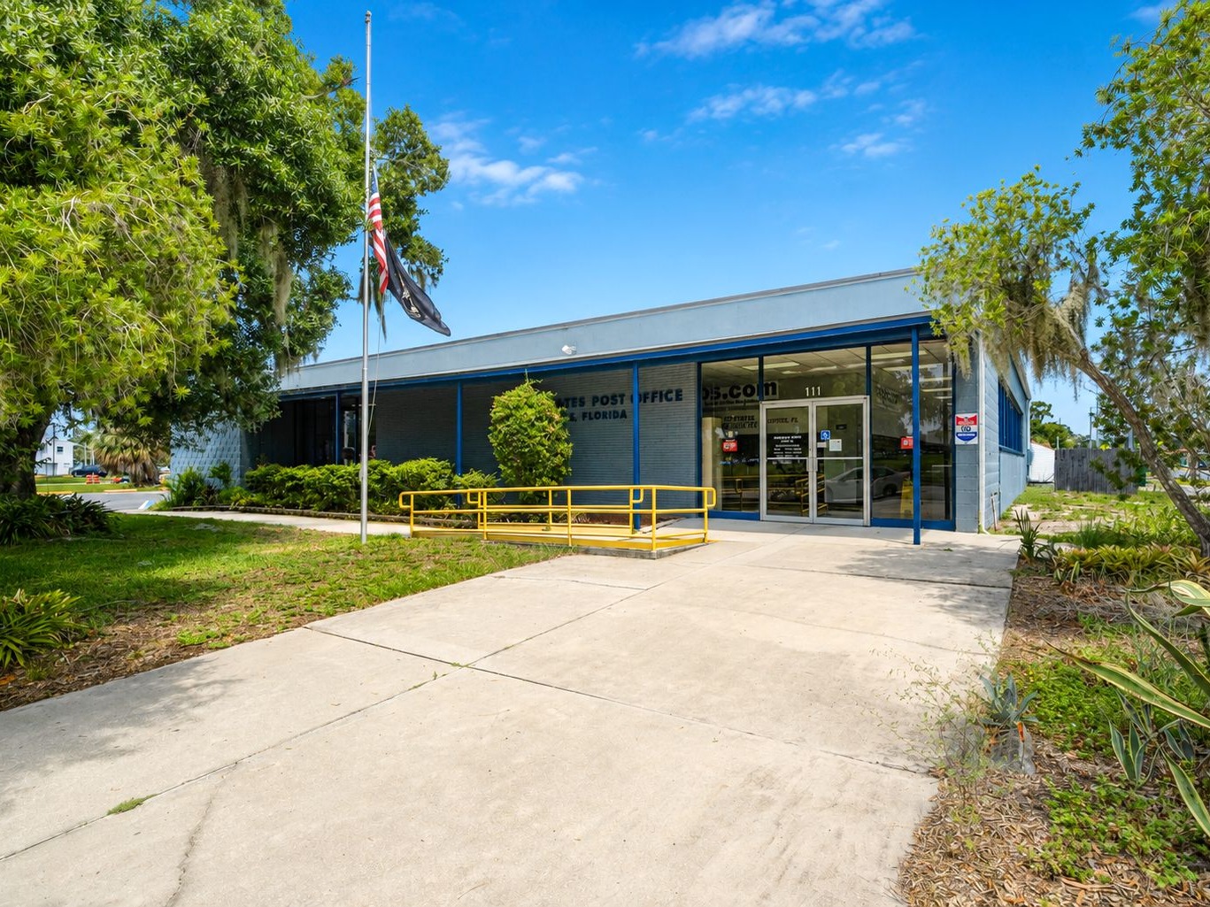 111 E Clifford Ave, Eustis, FL 32726