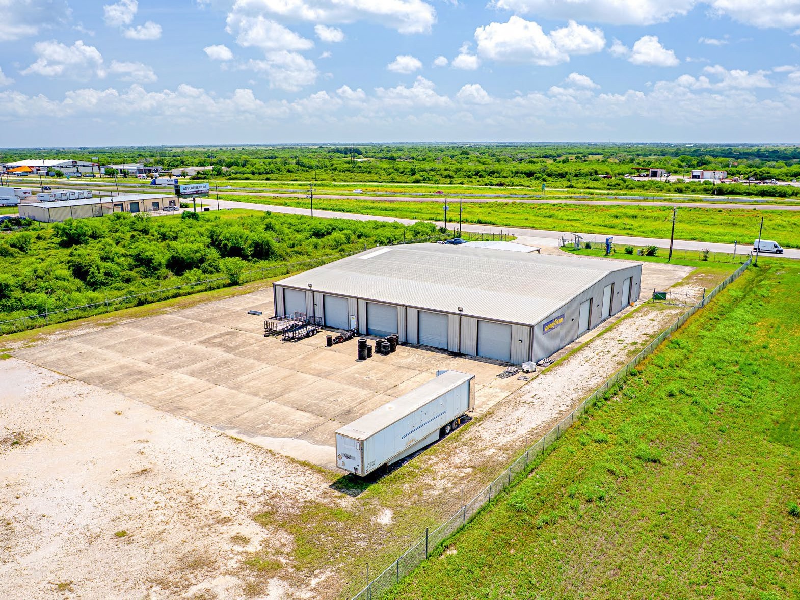 9007 N Us Highway 59, Victoria, TX 77905